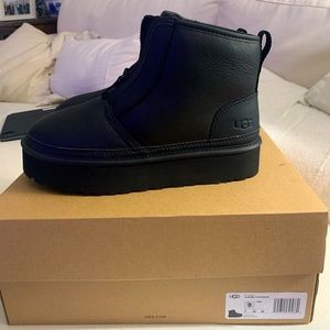 UGG Short Black Boots - BRAND NEW